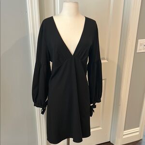 HALSTON Elegant Black V-Neck Dress